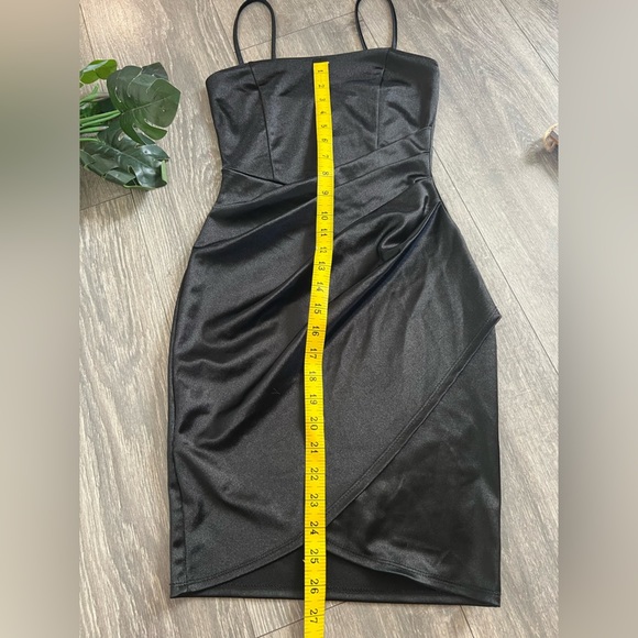 Windsor Wrapped In Stylish Satin Black Ruched Mini Dress. Size XS - Picture 11 of 11
